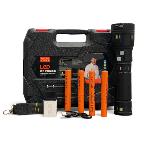 چراغ قوه پلیسی اسمال سان مدل ZY-T600 | برد ۱۰۰۰ متر و ۵۰۰۰ لومن | دارای قابلیت پاوربانک همراه ۴ باتری و جعبه و بند