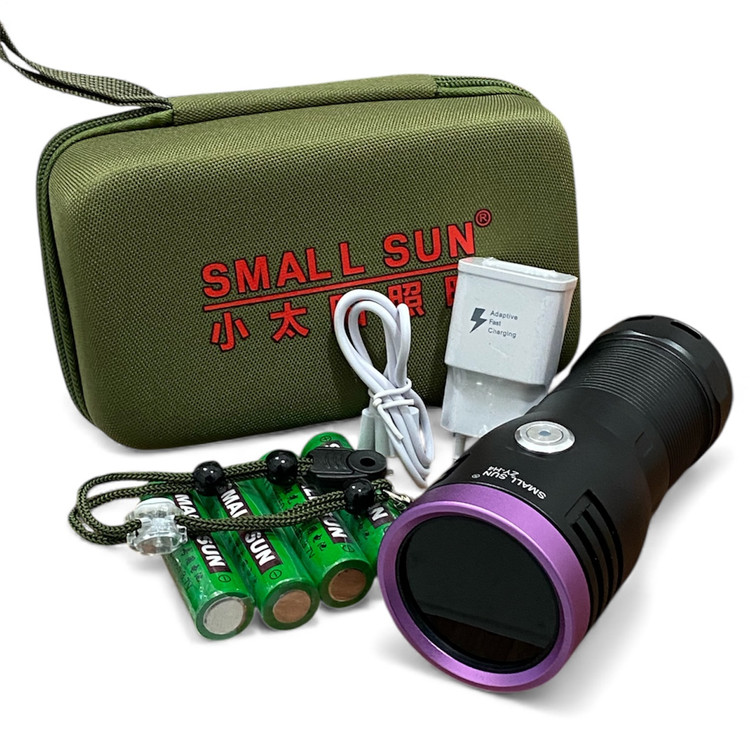 چراغ قوه UV قوی اسمال سان (Small Sun) مدل ZY-H4 | 80 وات | ماوراء بنفش 365 نانومتری | کارشناسی رنگ خودرو، پول و سنگ شناسی همراه همه محتویات جعبه ( کیف و چهار عدد باتری و کابل و کلگی شارژر و بند مچی