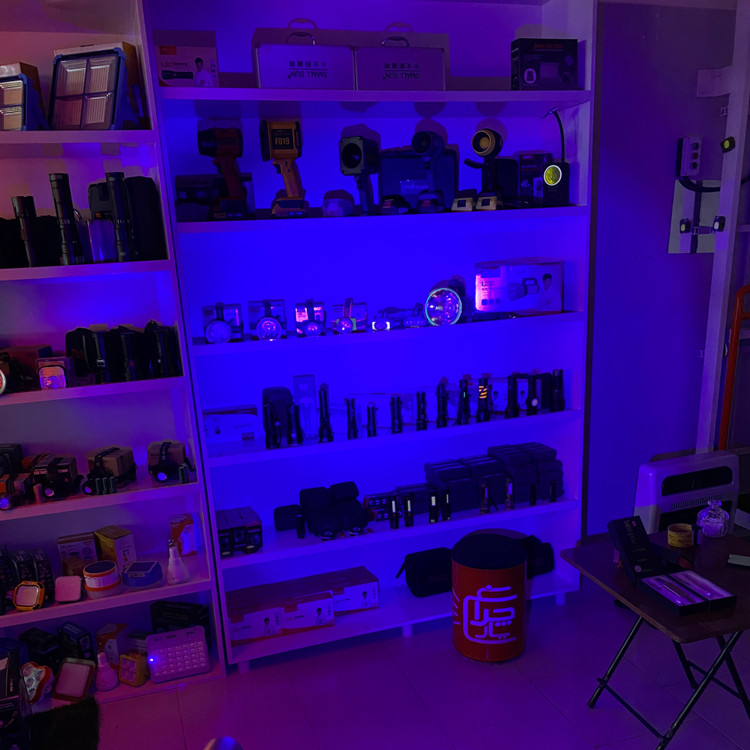 تست نور آبی چراغ قوه یووی UV شش لامپ اسمال سان مدل ZY-JY88 6F ( اصلی ) مخصوص تشخیص سنگ های قیمتی و تشخیص رنگ ماشین