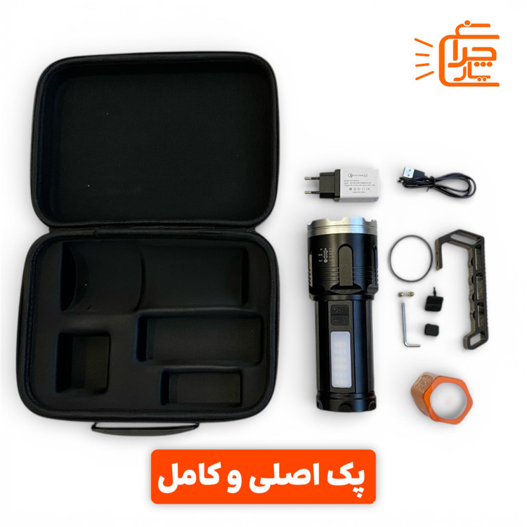 محتویات کیف چراغ قوه T276 شامل آداپتور، کابل تایپ سی، باتری ۱۶۸۰۰ و دسته نصب شونده